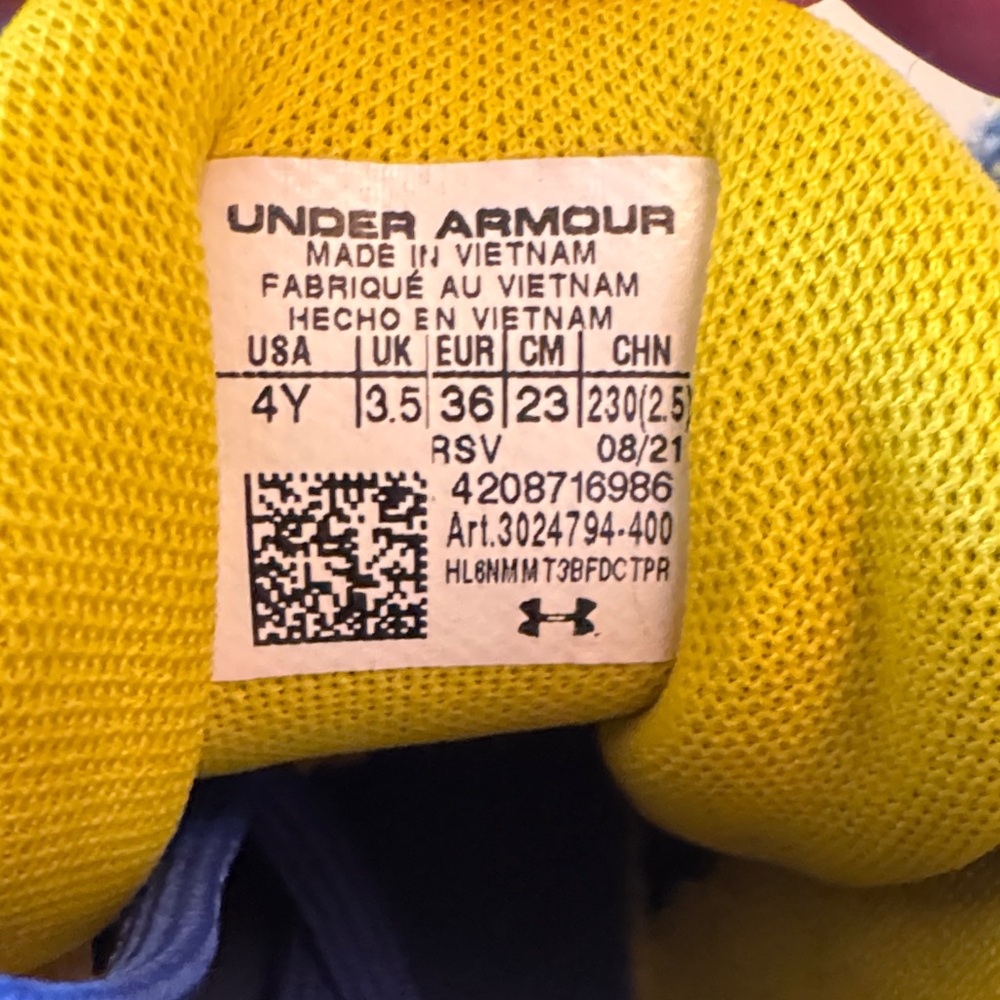 Under Armour Jet 21 Basketball shoes. Boys 4Y. - Picture 3 of 7